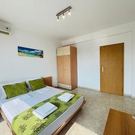 Sunny House 302 Two Bedroom Apartment
